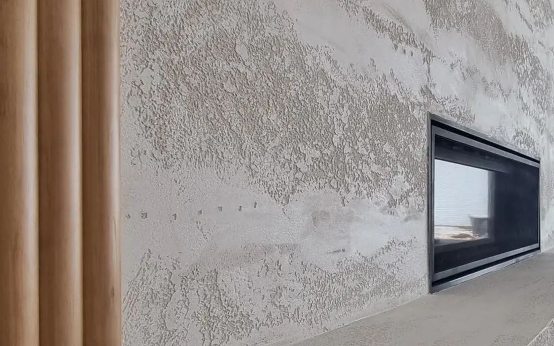 Beton Görünümlü Duvar Yüzeyi Nedir? Modern Mimari Kaplamalar